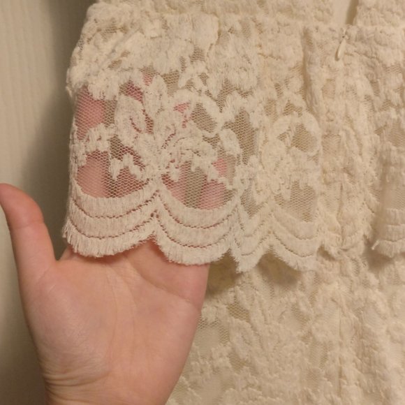 🏷️2/$15 Urban Outfitters Open Back Lace Dress - Picture 4 of 9